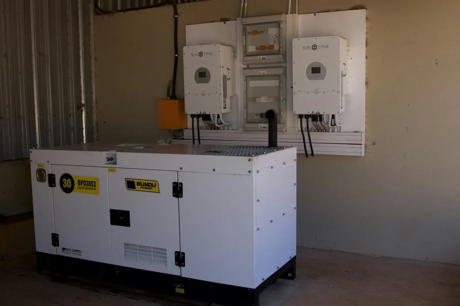 Generator bij een bedrijfsinstallatie